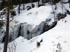 Скала на оз. Лауккулампи